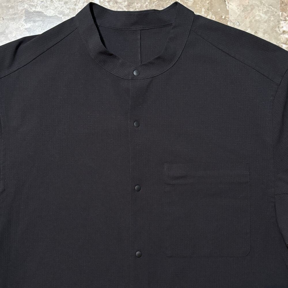 Lululemon Shirt Mens Medium Black Airing Easy Mandarin Blade Collar Snap Tennis